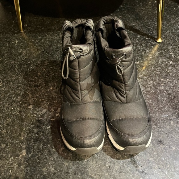 Black Quilted The North Face Winter Boots - Picture 1 of 6
